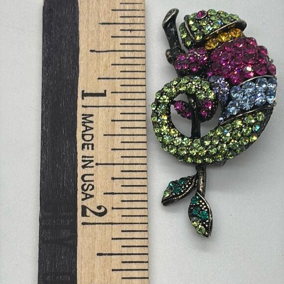 Vintage OPC KR signed iguana pin/pendant crystal rainbow lizard necklace - Picture 9 of 9